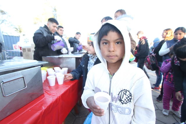  Una multitud en el Kempes para celebrar el Día del Niño