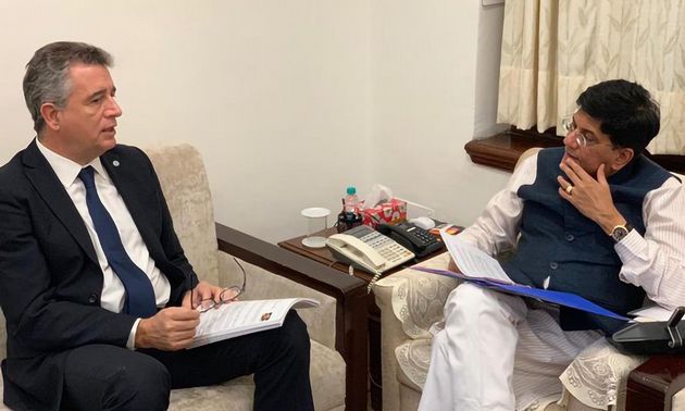 Etchevehere en Nueva Delhi junto al Ministro de Comercio e Industria, Priyush Goyal.