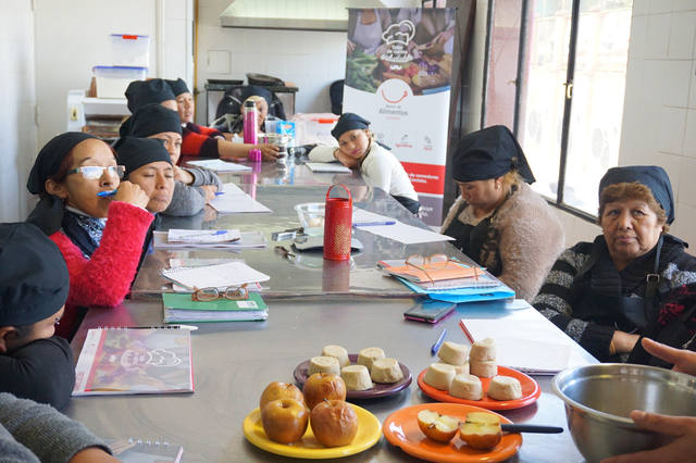 Capacitan a comedores comunitarios en alimentación saludable