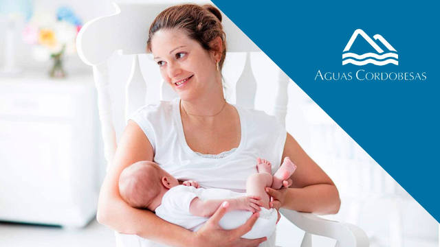 ¡El agua da vida! Su importancia en el embarazo y lactancia