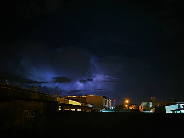 FOTO: tormenta eléctrica noche tiempo clima lluvia rayos truenos