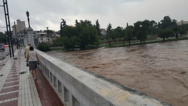 La lluvia en Córdoba dejó anegamientos y árboles caídos