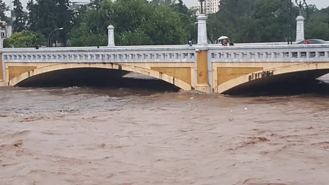 Zonas anegadas y cortes de luz en Córdoba tras la lluvia