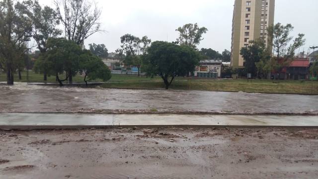 Zonas anegadas y cortes de luz en Córdoba tras la lluvia