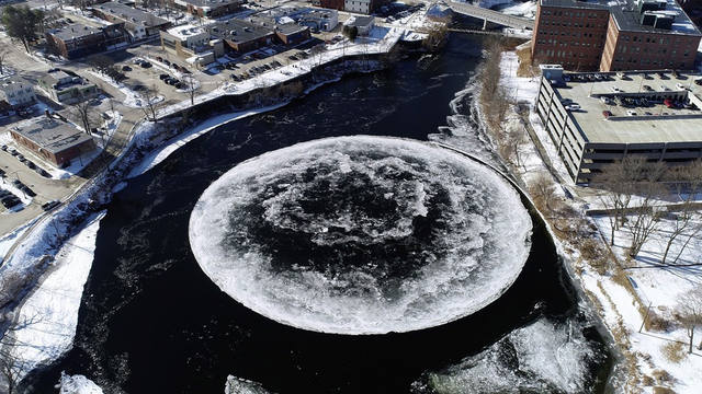 FOTO: Impresionante disco de hielo causa furor en el mundo