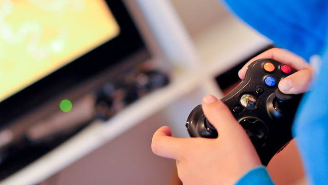 FOTO: Una niña hará terapia por la adicción a los videojuegos