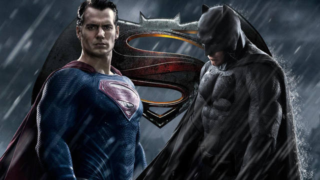 FOTO: Superman o Batman entre los invencibles