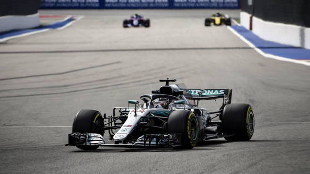 Hamilton ganó en Rusia por una orden de su equipo