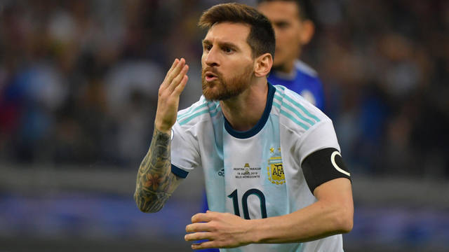 FOTO: Invitan a Messi a que deje impresos sus pies en el Maracaná