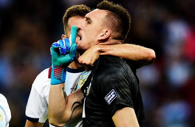 Atajada y desahogo: el penal clave que tapó Armani