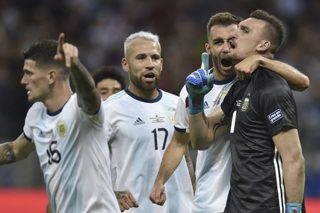 Atajada y desahogo: el penal clave que tapó Armani