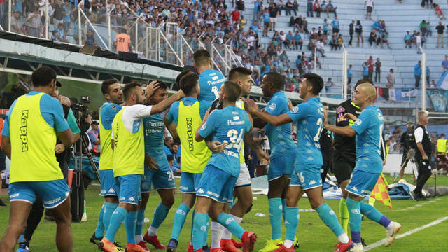 FOTO: Belgrano le ganó a Lanús y le dio una alegría a su gente