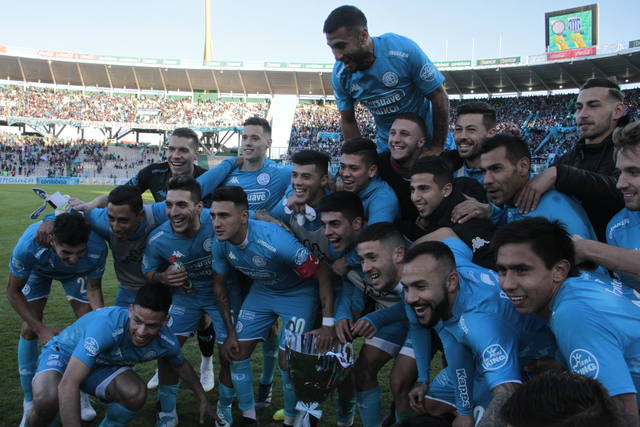FOTO: Fiesta celeste: Belgrano venció a Talleres en el Kempes