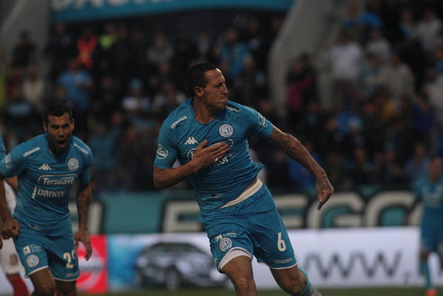 Lema, el defensor que es carta de gol en