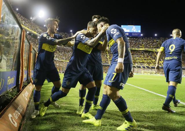 FOTO: Boca superó a Lanús en un partido intenso y sigue en carrera