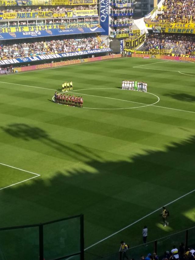 FOTO: Un minuto de silencio en el partido de Boca-Patronato