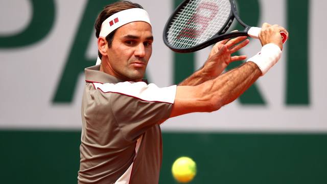 FOTO: Federer ganó el primer duelo de su regreso a Roland Garros