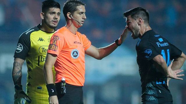 ¿Qué pasa con el arbitraje del fútbol argentino?