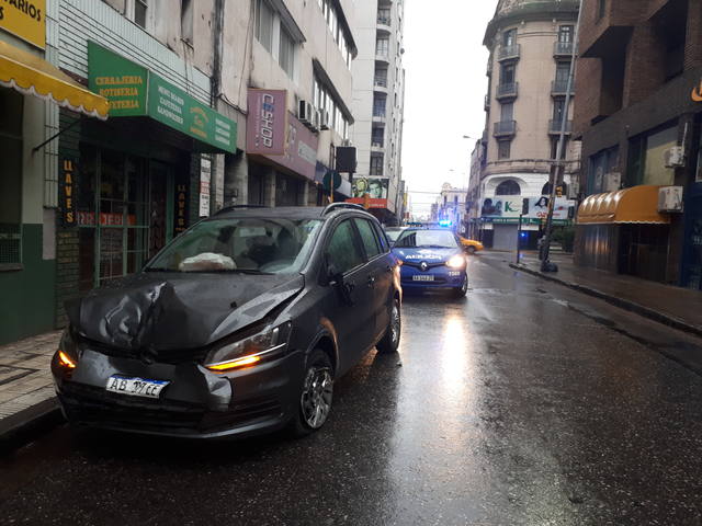 Robaron, chocaron y los detuvieron en el centro de Córdoba