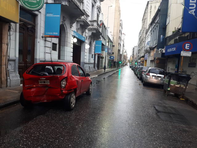 Robaron, chocaron y los detuvieron en el centro de Córdoba