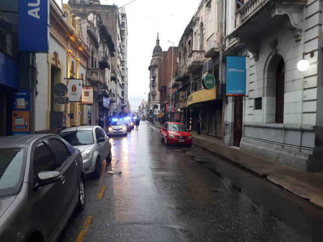 Robaron, chocaron y los detuvieron en el centro de Córdoba