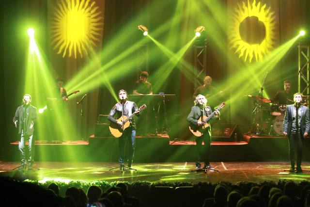 Los Nocheros cantaron una vibrante versión del himno.