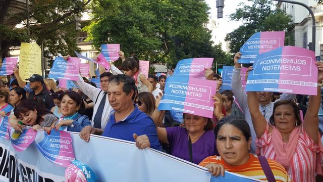 Masiva marcha federal 