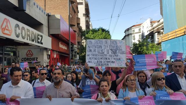 Masiva marcha federal 