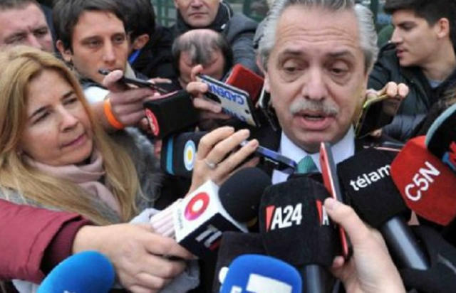 FOTO: Tenso cruce de Alberto Fernández con dos periodistas