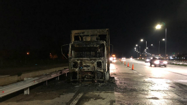 AUDIO: Se incendió un camión de recolección de residuos en Córdoba