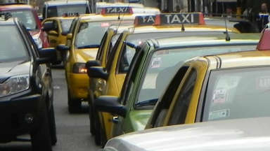 AUDIO: Taxis y remises: nuevo marco legal prohibiría apps de viajes
