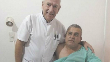 Un médico lo operó gratis por ser bombero voluntario