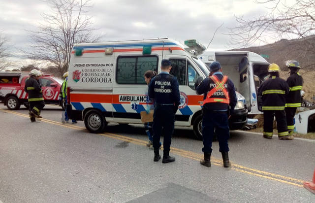 FOTO: Volcó una ambulancia en la ruta 14: hay un muerto