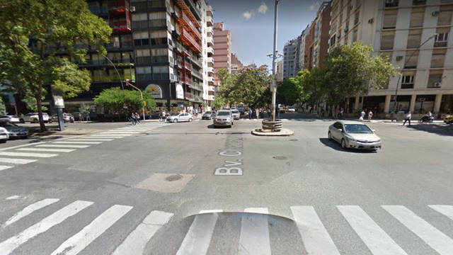 FOTO: Un auto atropelló a una joven en pleno Nueva Córdoba