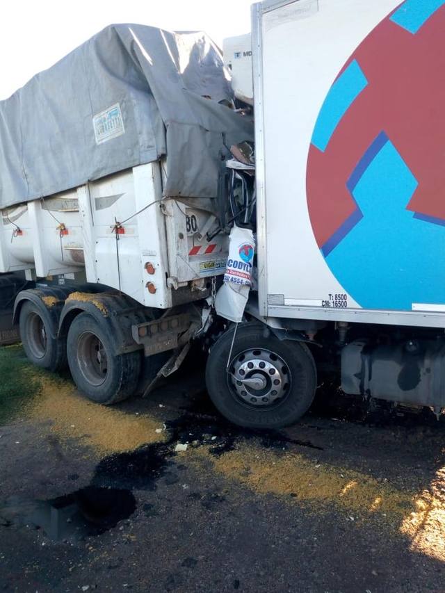 Un muerto en un espectacular choque de camiones en San Luis