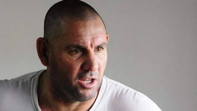 El boxeador no podrá acercarse a menos de 300 metros