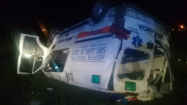 AUDIO: Paciente murió tras vuelco de una ambulancia en ruta 8
