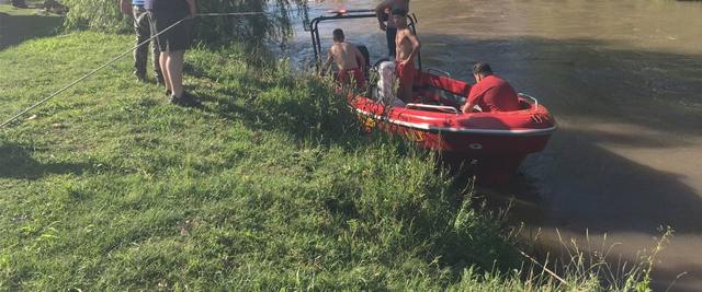 FOTO: Joven murió tras caer con el auto en el río de Villa María