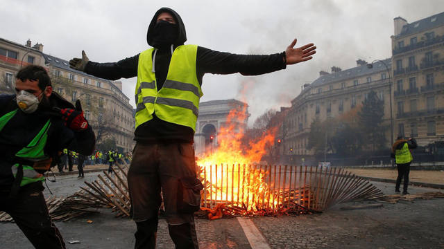 Protestas en París por el aumento del combustible