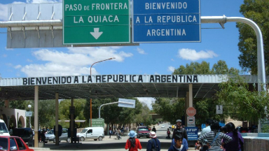 AUDIO: Una familia venezolana atrapada entre Bolivia y Argentina