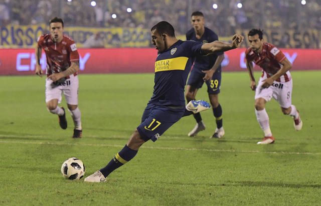 FOTO: Wanchope festejó su gol en un show de cumbia en Córdoba