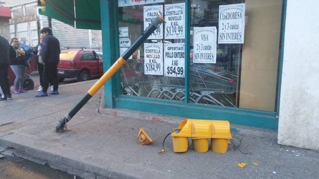 Accidente en Mariano Moreno y Deán Funes.