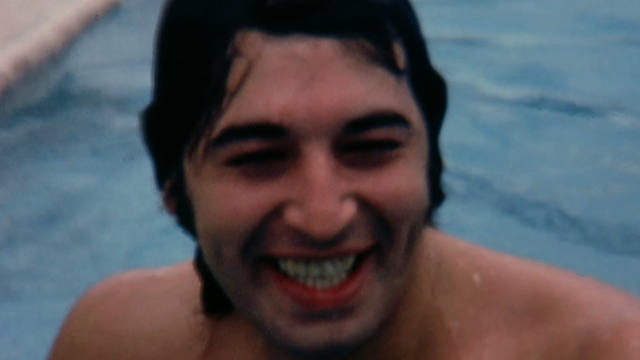 El filme retoma imágenes y audios originales de la época.