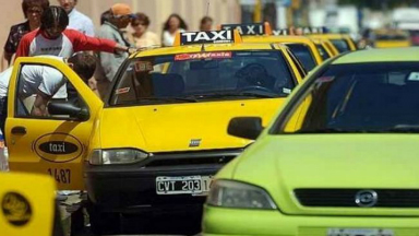 AUDIO: Taxistas reclaman que entre en vigencia el aumento de tarifa