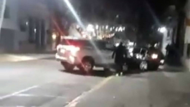 AUDIO: Video: vio a su novio con otra y le chocó el auto