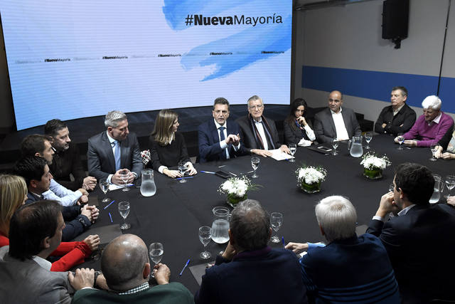FOTO: Massa se reunió con Gioja y otros dirigentes peronistas.