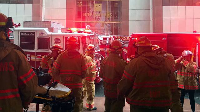 FOTO: Un helicóptero chocó un edificio en Nueva York: un muerto