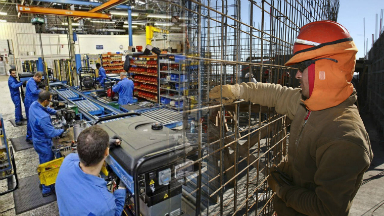 La actividad industrial bajó 8,8% y la construcción, 7,5%