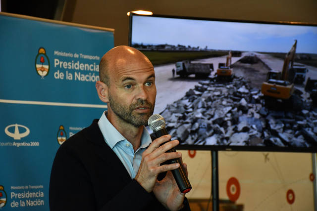 Dietrich inauguró la nueva pista del aeropuerto de Córdoba