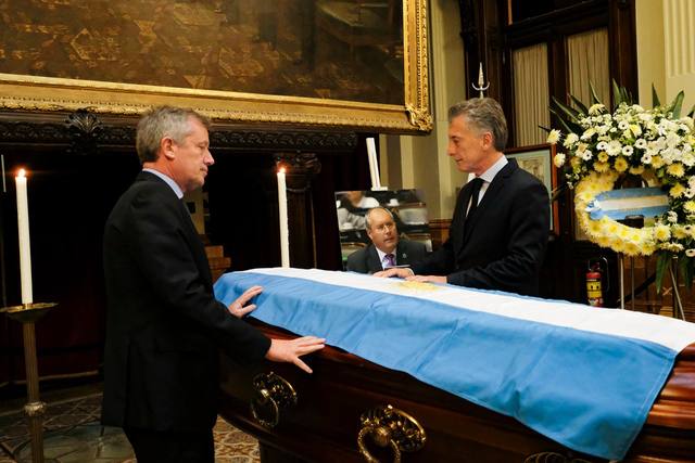 FOTO: Macri despidió los restos de Héctor Olivares en el Congreso